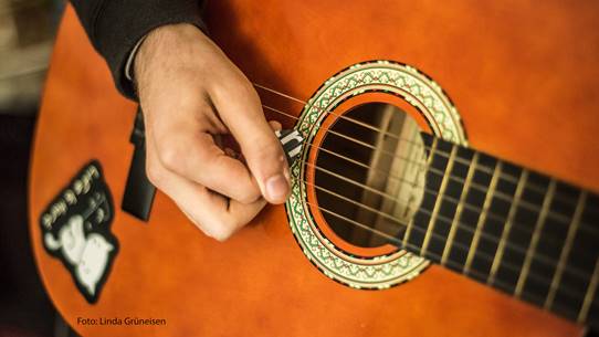 Selbstgemachtes Plektrum im Praxistest