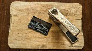 Stanze für selbstgemachte Plektren aus Karten