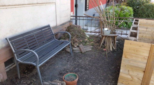 Kleiner Gemüse-Vorgarten mitten in der Stadt.